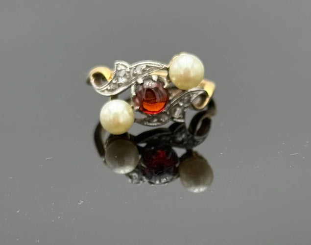 Bague 53 Bague trilogie ancienne en or 18K avec perles, grenat et diamants 58 Facettes