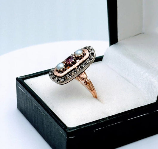 Bague 54 Bague XIXe siècle en or rose 18K sertie de rubis, perles et diamants 58 Facettes