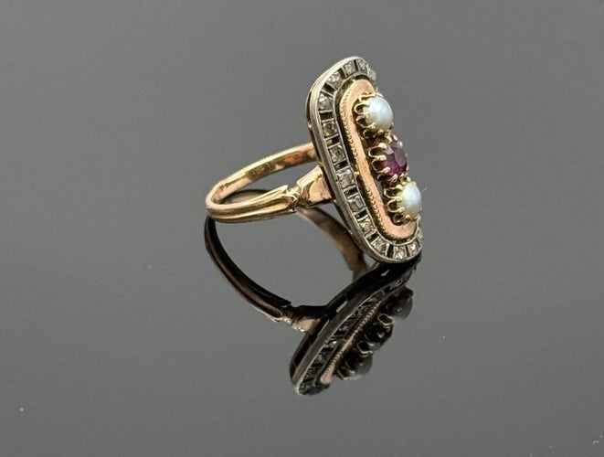 Bague 54 Bague XIXe siècle en or rose 18K sertie de rubis, perles et diamants 58 Facettes