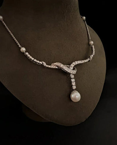 Collier Collier en or blanc 18 carats, perle de culture et diamants 58 Facettes
