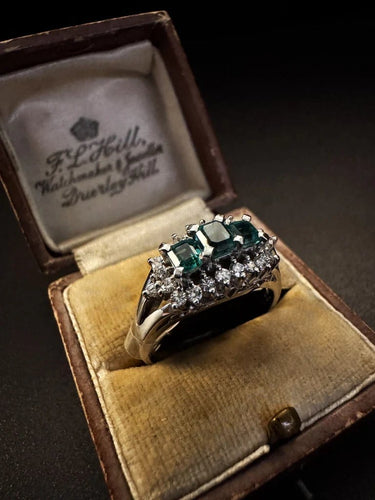 Bague 54 Bague trilogie en platine avec émeraudes et diamants 0,35 ct 58 Facettes