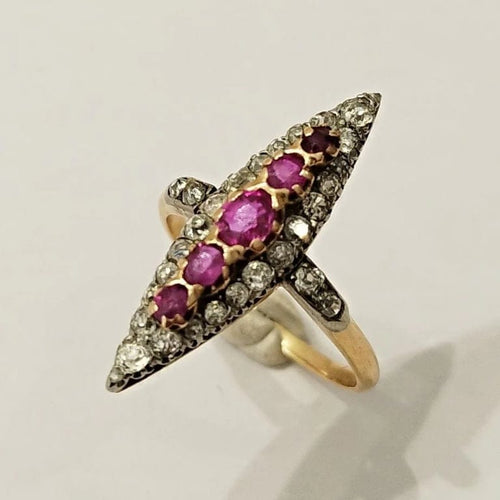 Bague 54 Bague marquise ancienne en or 18 carats et platine, diamants et rubis 58 Facettes