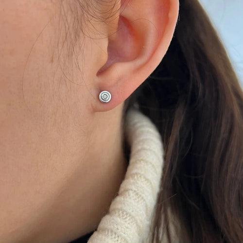 Boucles d'oreilles Boucles d’oreilles boutons en or blanc 18 carats et diamants 58 Facettes