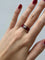Bague 52 Bague en or blanc 18 carats avec résine rouge et diamants 58 Facettes