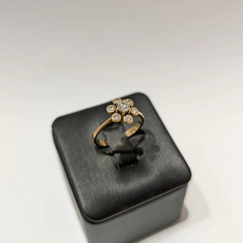 Bague 53 Bague motif floral en or jaune et diamants 58 Facettes