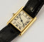 Montre Cartier Tank Louis - Montre rectangulaire en or jaune 18 carats 58 Facettes LV110