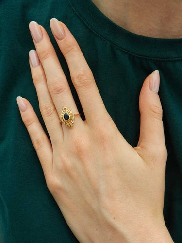 Bague 52 Bague marquise en or jaune 18 carats, saphir et diamants 58 Facettes HS20428
