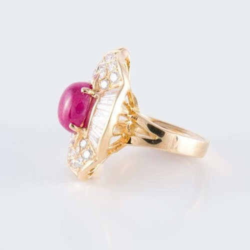 Bague 46 Bague style jupe en or jaune 18 ct, rubis cabochon et diamants 58 Facettes HS20852