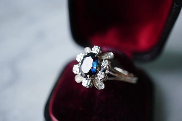 Bague 56 Bague marguerite en or blanc 18 K avec saphir et diamants 58 Facettes SQ4618733