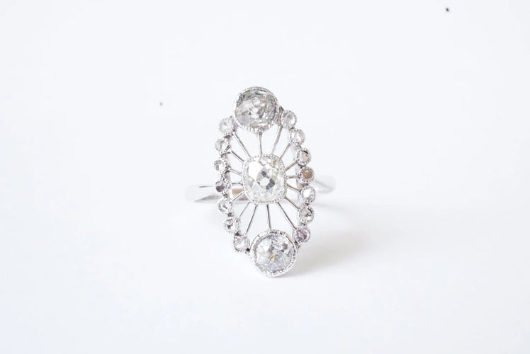 Bague 51 Bague marquise Art déco en or blanc 18 carats et diamants 58 Facettes