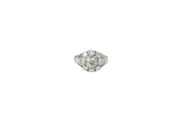 Bague 48 Bague marguerite en or blanc 18 k et diamants 58 Facettes SQ8512637