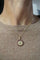 Pendentif Augis - Médaille en or jaune 18 carats rubis et diamants 58 Facettes SQ9946706