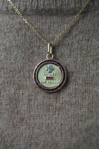 Pendentif Augis - Médaille en or jaune 18 carats rubis et diamants 58 Facettes SQ9946706