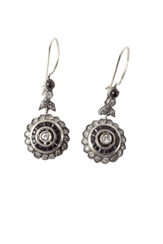 Boucles d'oreilles Boucles d'oreilles marguerite pendantes en or jaune 14 carats, saphirs et diamants 58 Facettes SQ1153870