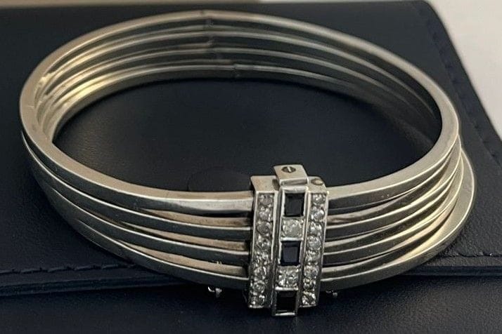 Bracelet Bracelet 4 joncs en platine avec diamants et saphirs 58 Facettes 259082