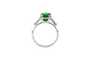 Bague 50.5 Bague en or gris sertie de tsavorite et diamants brillants 58 Facettes 196348