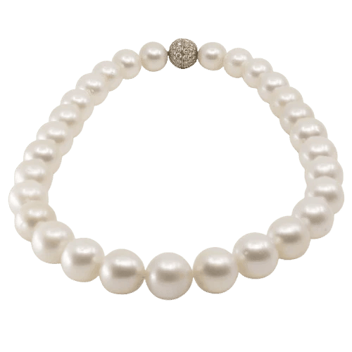 Collier Collier un rang de perles de mer du Sud en or jaune et diamants 58 Facettes 248182