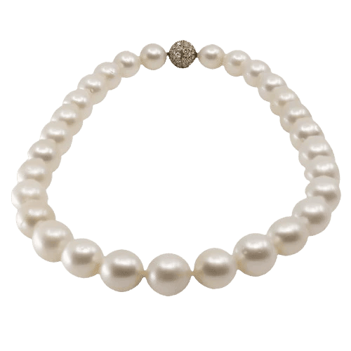 Collier Collier un rang de perles de mer du Sud en or jaune et diamants 58 Facettes 248182