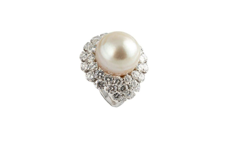 Bague 54.5 Bague en or blanc avec perle de culture eau de mer et diamants 58 Facettes 154329