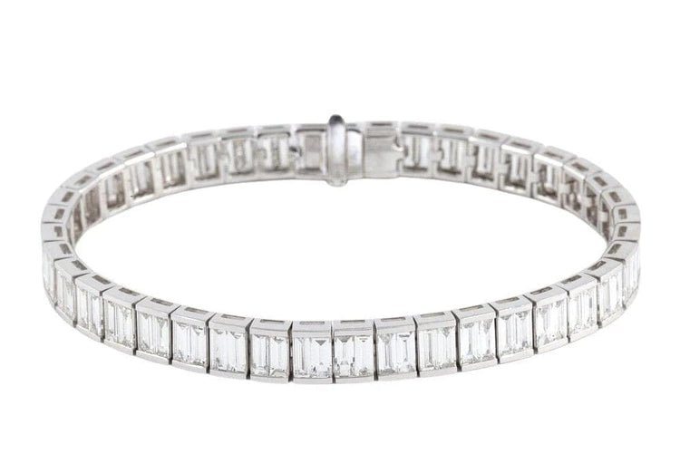 Bracelet Bracelet ligne en or gris et diamants taille baguette 8,37 ct 58 Facettes 227393