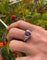 Bague 54 Bague en or gris avec rubis Siam et diamants trapèze 58 Facettes 227176