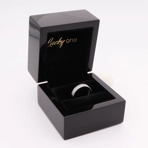 Bague 49 Lucky One Queen - Bague en or blanc 18 carats et diamants 58 Facettes 58FBAAZ8o3D