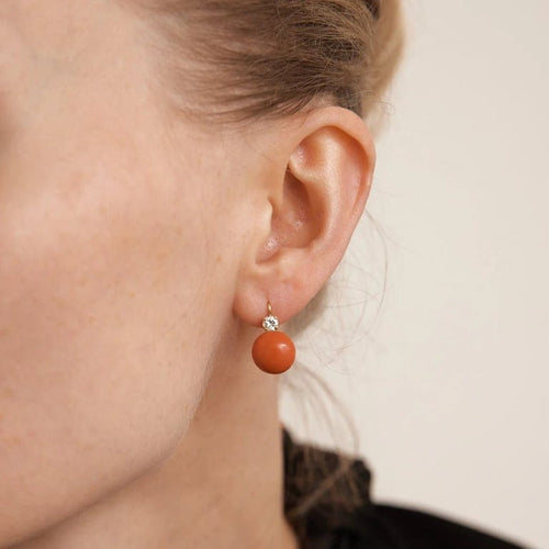 Boucles d'oreilles Dormeuses en or jaune 18K avec corail et diamants 58 Facettes