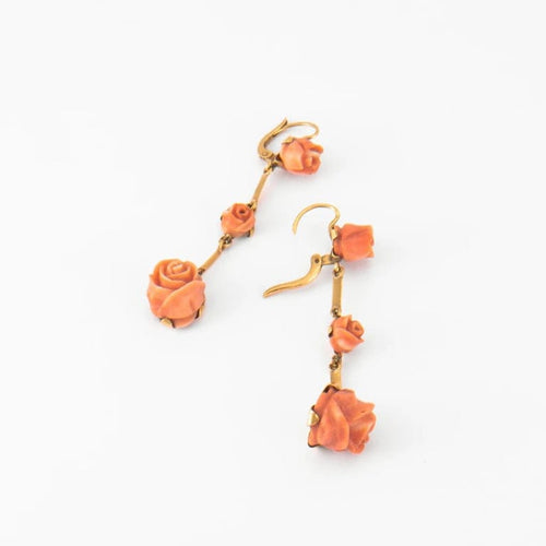 Boucles d'oreilles Boucles d’oreilles pendantes roses en corail en or jaune 18k 58 Facettes