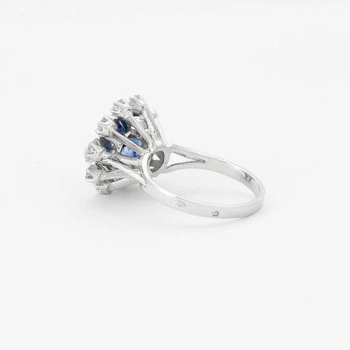 Bague 52 Bague marguerite en or gris avec saphir et diamants 58 Facettes