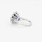 Bague 52 Bague marguerite en or gris avec saphir et diamants 58 Facettes