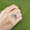 Bague 50 Bague marguerite ronde en platine avec saphir et diamants 58 Facettes