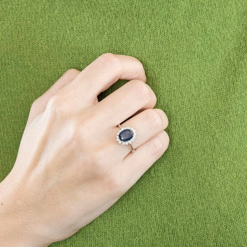 Bague 55 Bague marguerite en or gris 18 carats saphir et diamants 58 Facettes