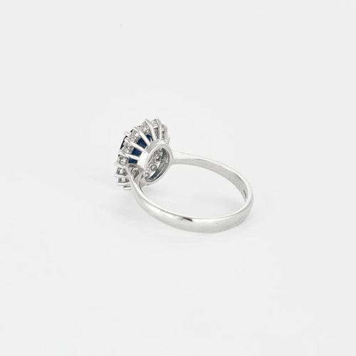 Bague 55 Bague marguerite en or gris 18 carats saphir et diamants 58 Facettes