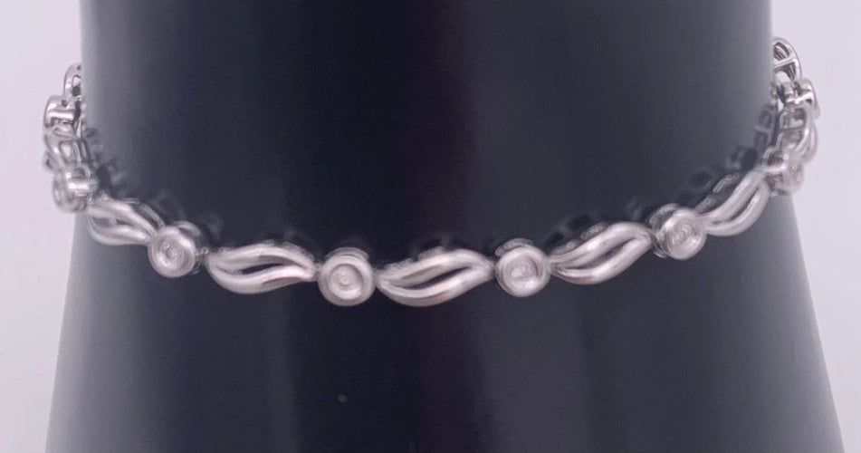Bracelet Bracelet ouvrant en or gris 18 ct et diamants 58 Facettes