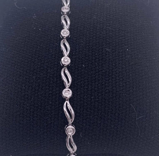 Bracelet Bracelet ouvrant en or gris 18 ct et diamants 58 Facettes