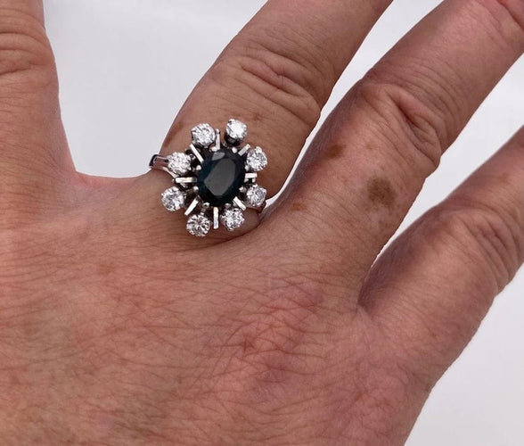 Bague 52 Bague marquise en or gris avec saphir et diamants 58 Facettes
