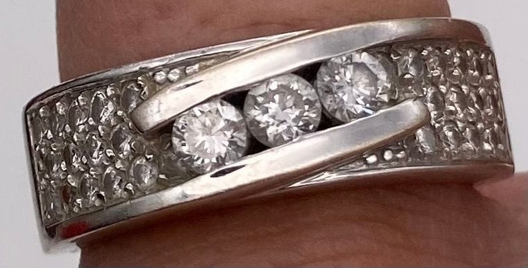 Bague 53 Bague en or gris et diamants 1 carat 58 Facettes