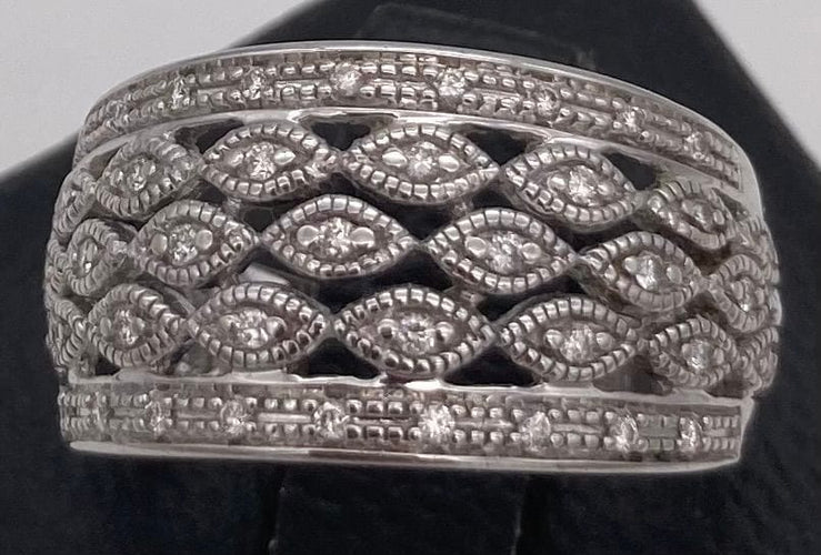 Bague 54 Bague vintage en or gris et diamants 0,30 ct 58 Facettes