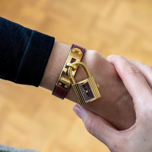 Montre Hermès Kelly - Montre en acier doré, cadran bordeaux 58 Facettes