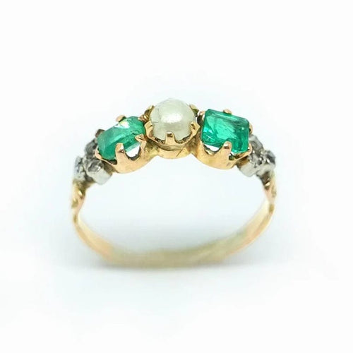 Bague 48 Bague en or jaune avec émeraudes et perle de culture 58 Facettes