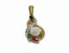 Pendentif Pendentif vintage en or jaune 18 carats, perles, émeraude, saphir et rubis 58 Facettes