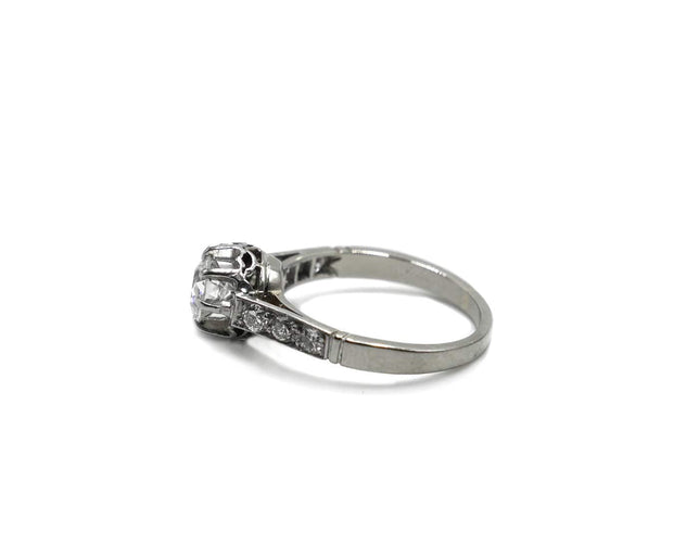 Bague 52 Bague solitaire ancienne en or blanc 18 carats et platine, diamants 58 Facettes