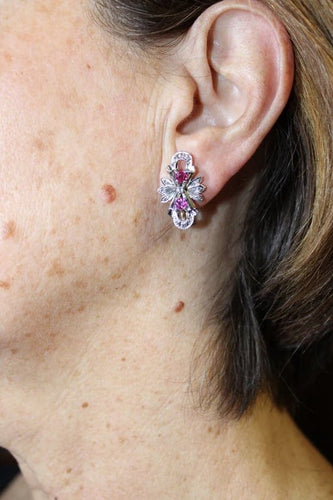 Boucles d'oreilles Boucles d'oreilles vintage en or blanc 18 carats, rubis et diamants 58 Facettes 0408