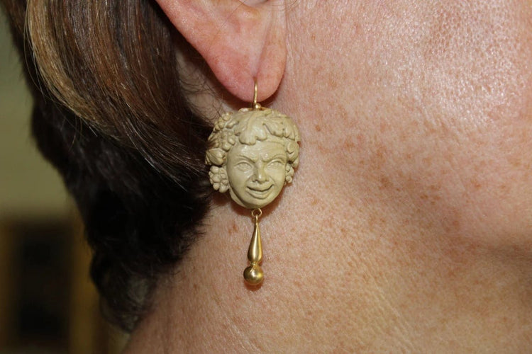 Boucles d'oreilles Boucles d'oreilles Bacchus - Camées en pierre de lave en or 14 carats 58 Facettes 7396