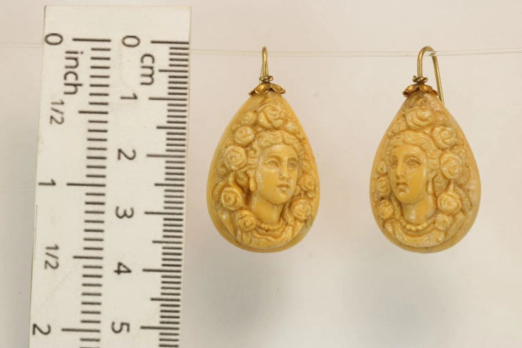 Boucles d'oreilles Boucles d'oreilles - Camées en lave et or jaune 14 carats 58 Facettes 7438