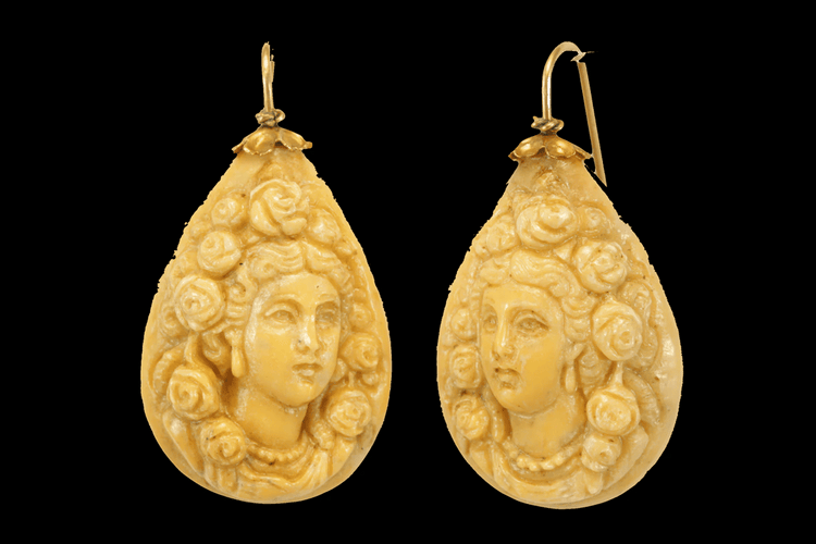 Boucles d'oreilles Boucles d'oreilles - Camées en lave et or jaune 14 carats 58 Facettes 7438