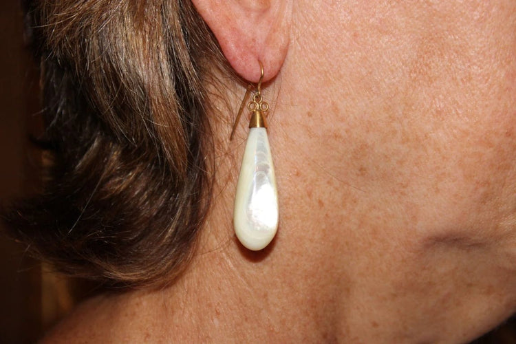 Boucles d'oreilles Boucles d’oreilles anciennes en or 14 carats et nacre 58 Facettes 7600