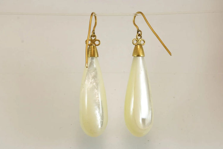 Boucles d'oreilles Boucles d’oreilles anciennes en or 14 carats et nacre 58 Facettes 7600
