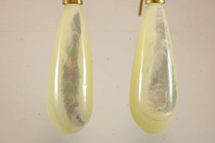 Boucles d'oreilles Boucles d’oreilles anciennes en or 14 carats et nacre 58 Facettes 7600