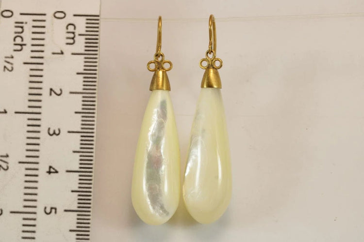 Boucles d'oreilles Boucles d’oreilles anciennes en or 14 carats et nacre 58 Facettes 7600